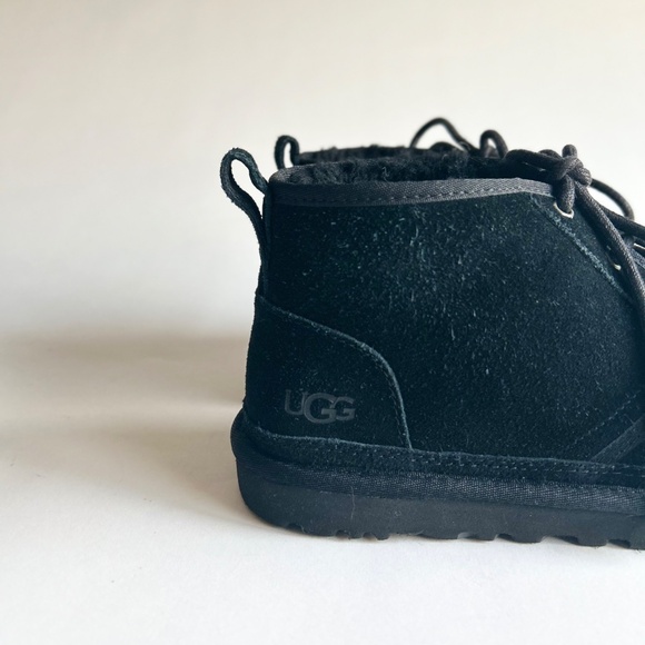 UGG Black Suede Sheepskin Leather Lining Lace Up Ankle Boots size 10 - Picture 15 of 16
